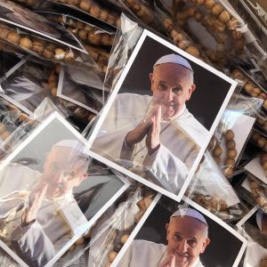 POPE FRANCIS URGES PARTICIPATION FOR ACN’s ROSARY CAMPAIGN