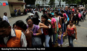 Queuing-for-food-in-Caracas,-Venezuela--Sep-2016